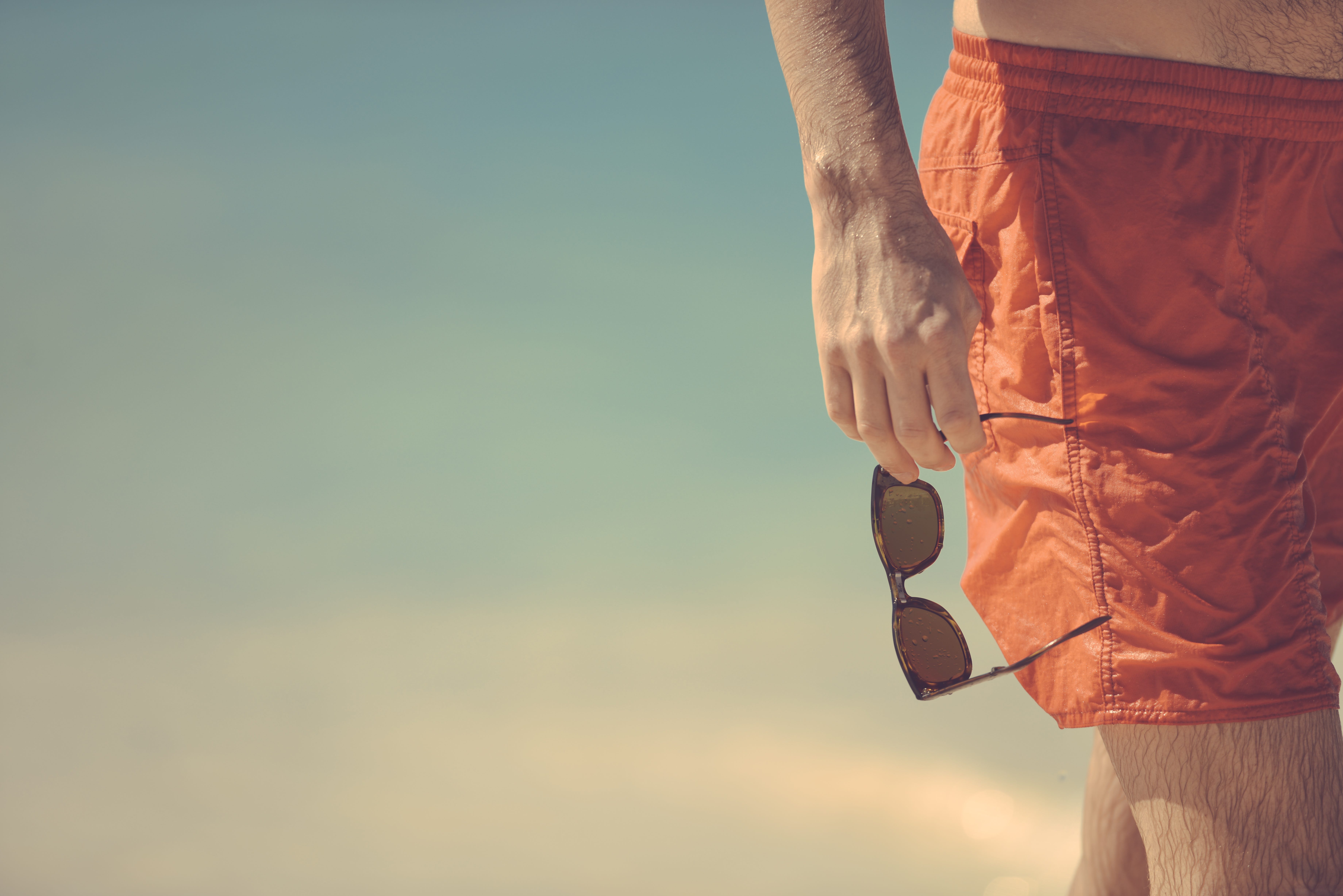 8 Summer Beach Essentials For Guys - Style Girlfriend