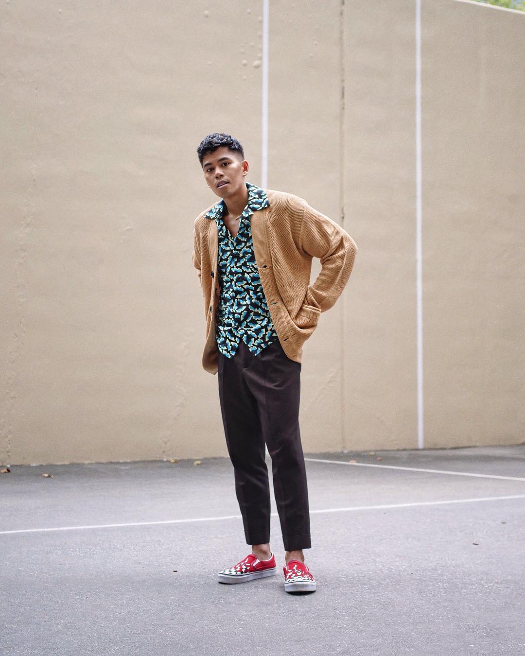 https://stylegirlfriend.com/wp-content/uploads/2019/01/ohantonio-cropped-pants-printed-shirt-cardigan.jpg