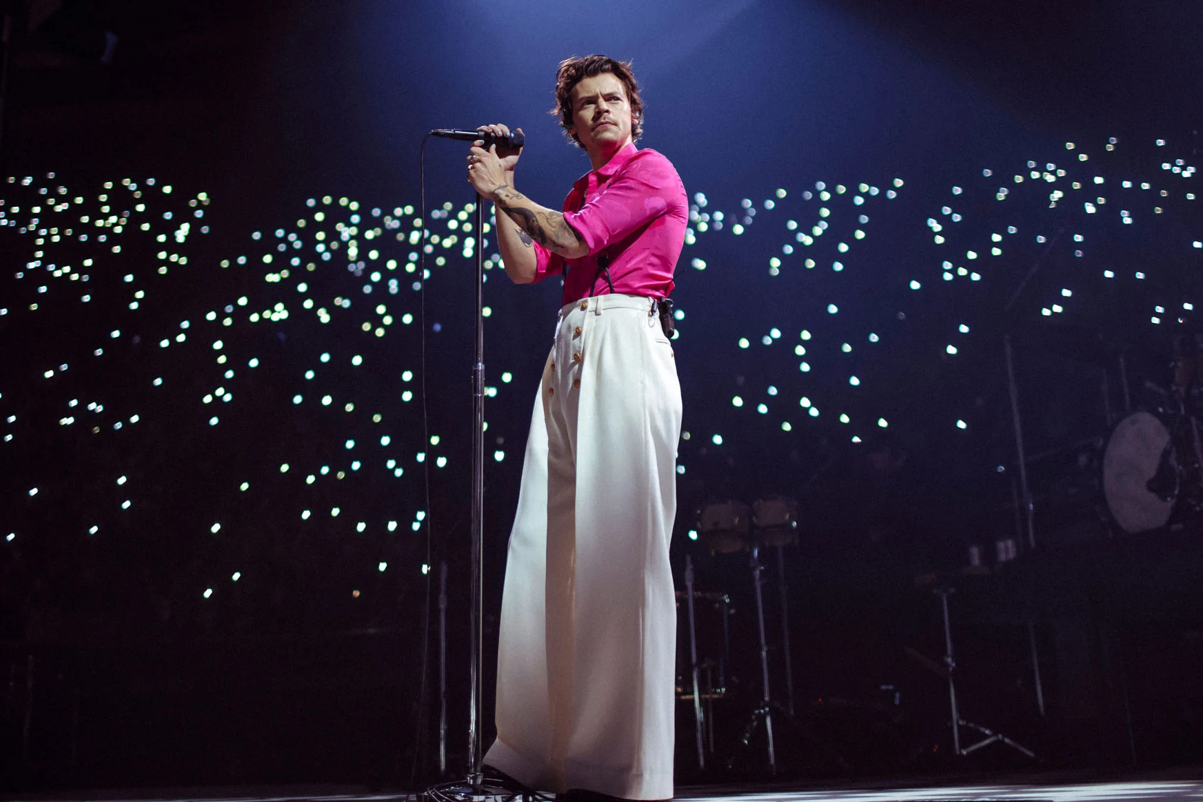 7 Of The Most 'Wow' Outfits Harry Styles' Fans Are Wearing To His