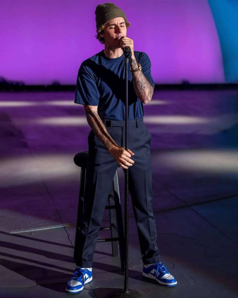 Justin Bieber t-shirt and trousers outfit