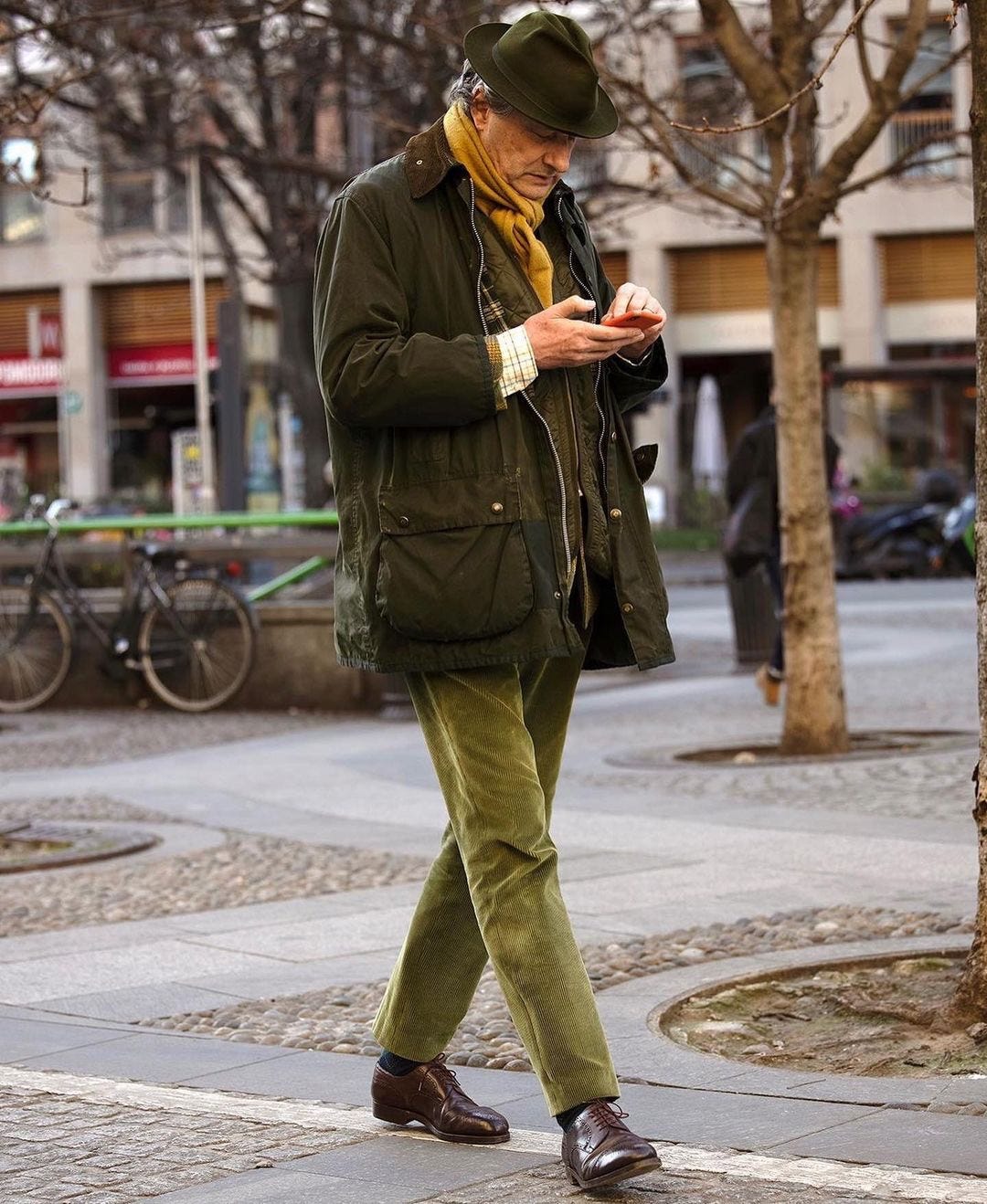 Grey Sweatpants with Tan Jacket Outfits For Men (15 ideas