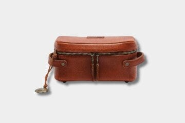 Grooming on the Go: What to Put in a Men’s Dopp Kit