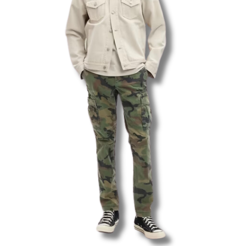 Men's Camo Pants Outfits | The Guide to Wearing Camo Well